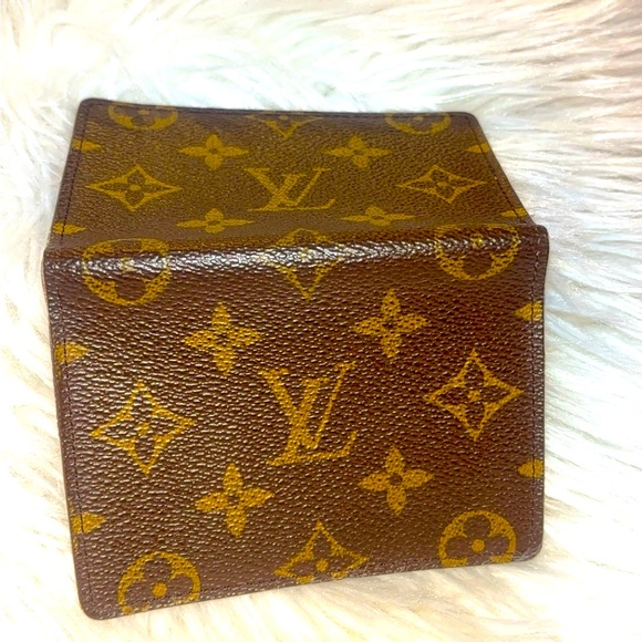 LV Mono ID Holder or card holder. Serial number: CA0976. Clean and pristine! - Picture 3 of 10